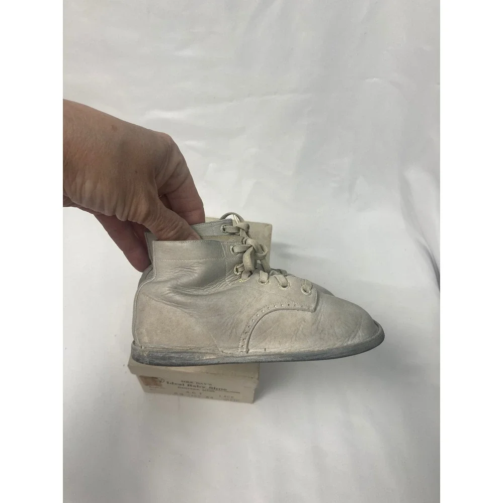 Mrs Day's Ideal Baby Shoe Size 5-1/2 White Leather Vintage Original‎ Box